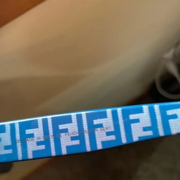 Fendi sunglasses No case - Picture 5 of 6